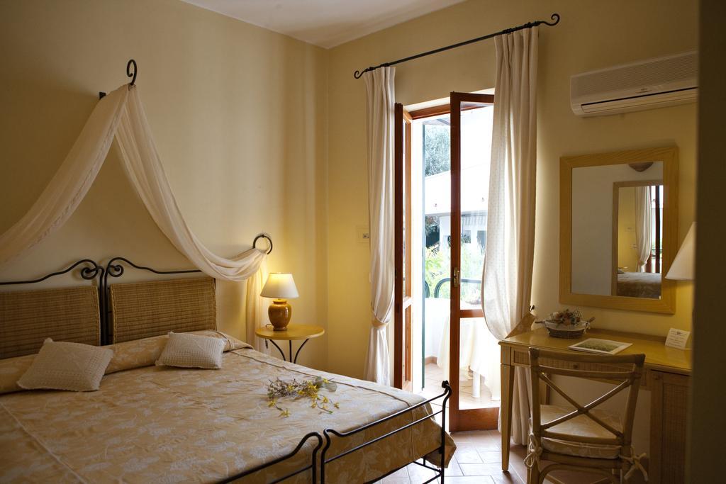 Hotel Gallo Nero SantʼAndrea エクステリア 写真